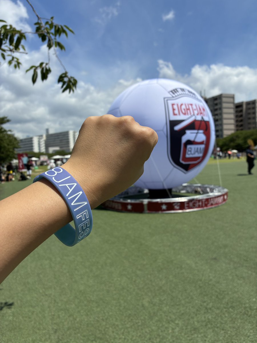 eight_jam_fes's tweet photo. #エイトジャムフェス
＼＼🛍️グッズ販売中🛍️／／

身につけられるシリコンバンド🖐️や
バッグにつけて楽しめるラバーキーホルダー🌈など
オフィシャルグッズを販売中🛒

オフィシャルグッズを購入出来るのは本日が最後💨
買い忘れにご注意ください⚠️

#eightjamfes https://t.co/MTwsHRFvvg