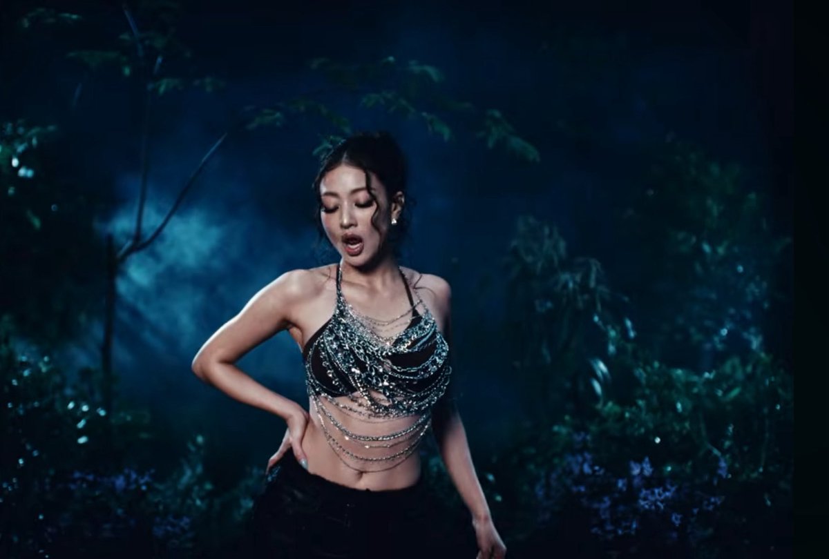 JihyoFanbasejp's tweet photo. 🧡Distant Lover MV ストリーミング4日目🧡

すでにたくさん視聴されてるジヒョペンの方が多いのでは？

色々な曲も挟みつつ、たくさん聴きましょう🎧

https://t.co/atuQCbEN84 https://t.co/SnJP5S6Qjs