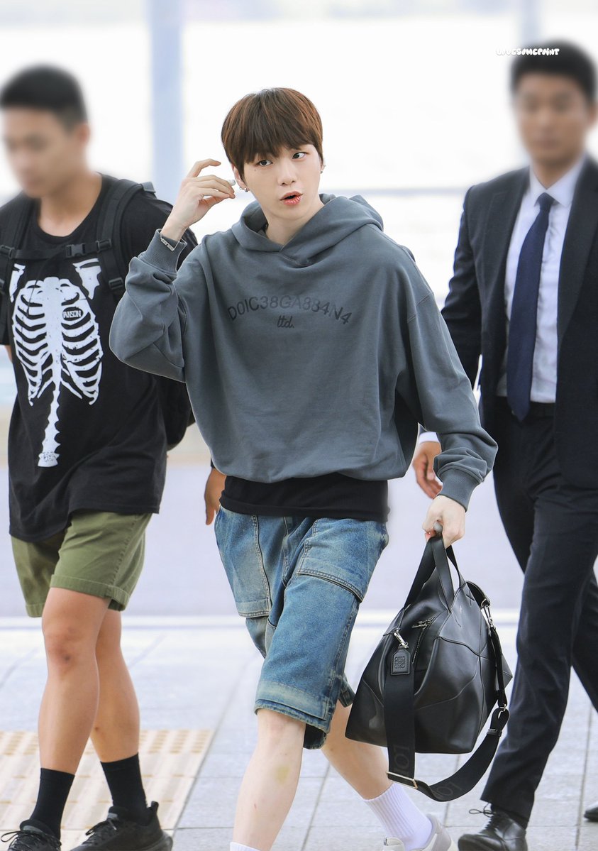 roomD1210's tweet photo. 240712 일본 출국 https://t.co/OnRQVebDKV