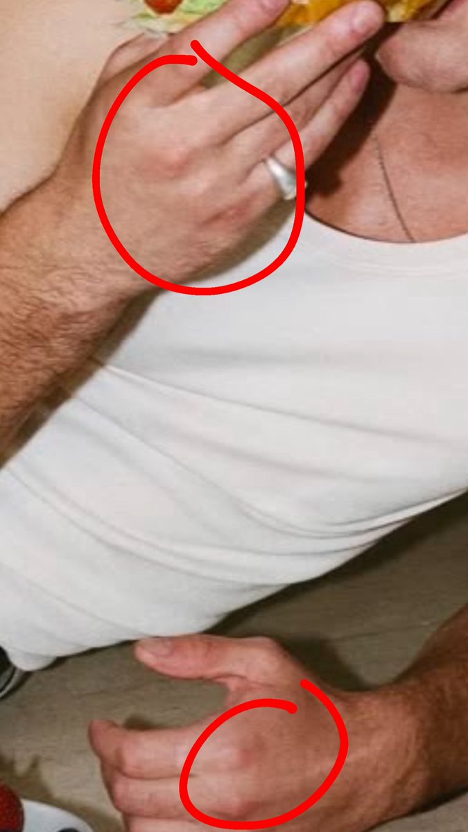 ChristineC4113's tweet photo. @offcampustaffer Ok hear me out, this might sound funny. But i think its B? This photo could also not latest it might be from last few days ago? Since, its his dad’s bday tomorrow he might flew back home. Anyways, have you noticed his hand knuckles? Its red. See photo https://t.co/bZBuN0Vr9a