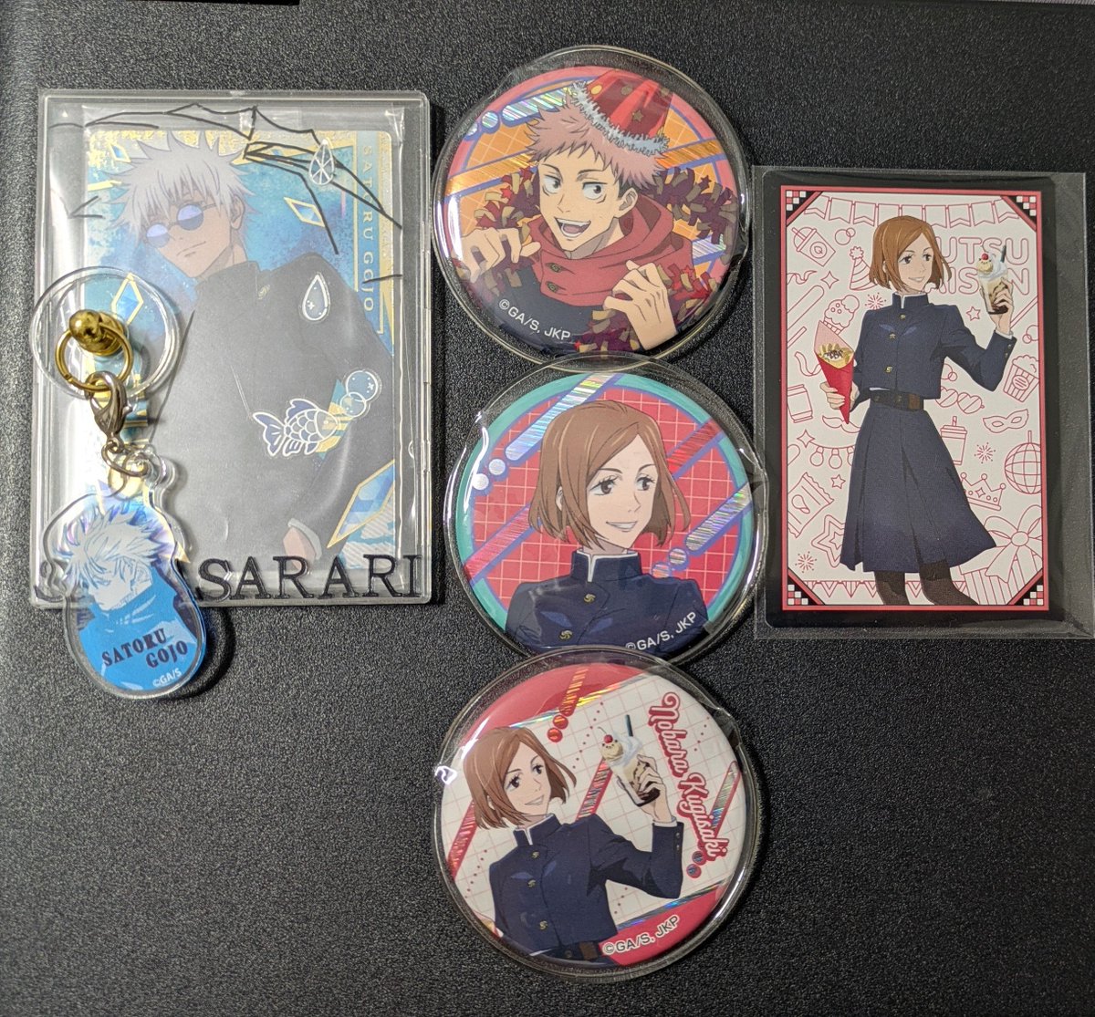 sarasarari99's tweet photo. 【交換】呪術廻戦　ドン・キホーテ/アピタ/ピアゴ　コラボ　2025　パーティー
ドンキ　ドンキホーテ　5周年　5th anniversary

譲：
缶バッジコレクション　特典
虎杖悠仁、釘崎野薔薇

求：同異種五条悟

お気軽にお声がけください！ https://t.co/gxoyxoVhEZ