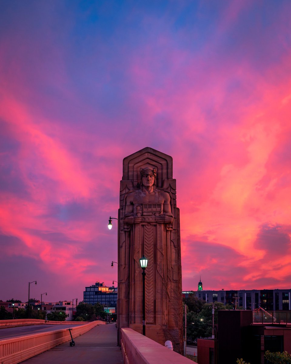 GabeWasylko's tweet photo. Tonight’s Wild Guardian Sunset in Cleveland, Ohio https://t.co/0E3AQekGL1