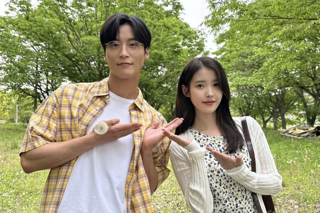 soompi's tweet photo. #IU And #HeoNamJun Confirmed To Reunite For Her Upcoming Comeback MV
https://t.co/aKSvJ1yxVr https://t.co/a3ahr6gJkl