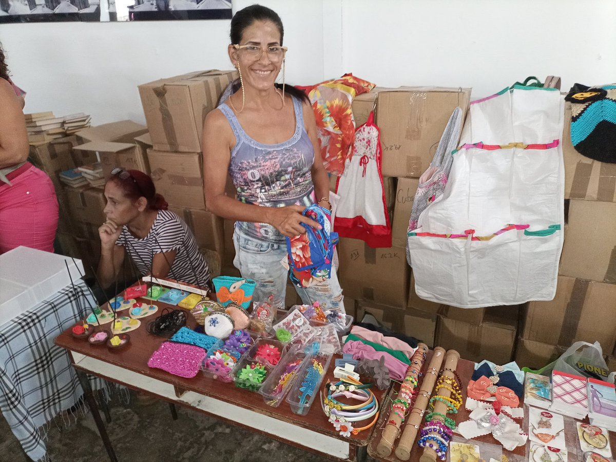 TeresaBoue's tweet photo. Pasamos linda mañana en el Proyecto La Manigua, #PlazaEnElVCorazón unidos en #MiBarrioPorLaPatria, se multiplicó la alegría en variadas actividades recreativas, deportivas, culturales, no faltaron las♀️creadoras y el ingenio popular. #MujeresEnRevolución
#LaPatriaSeDefiende https://t.co/VTR4EzUdb8