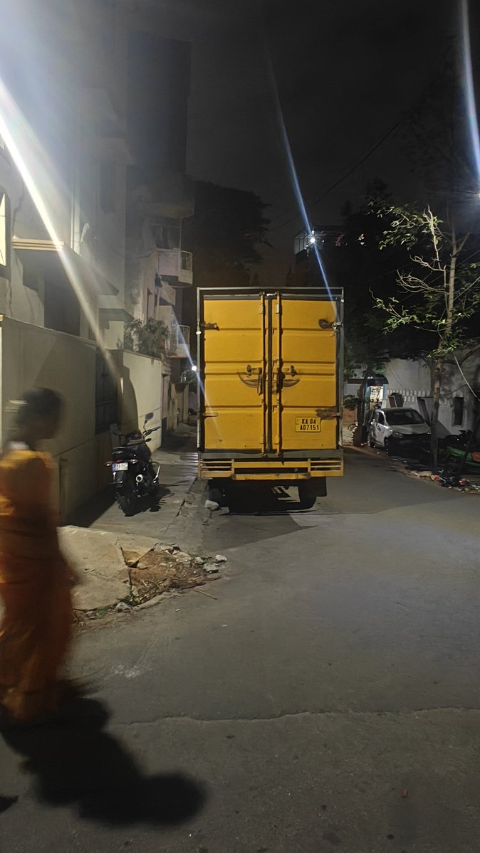 BkPk03's tweet photo. @blrcitytraffic @rtnagartraffic @blrcitytraffic @GBA_office  this vehicle is stranded for more than 15 days near a turning. 7th main road palace guttahalli near mosque. https://t.co/hxHWHHmsba