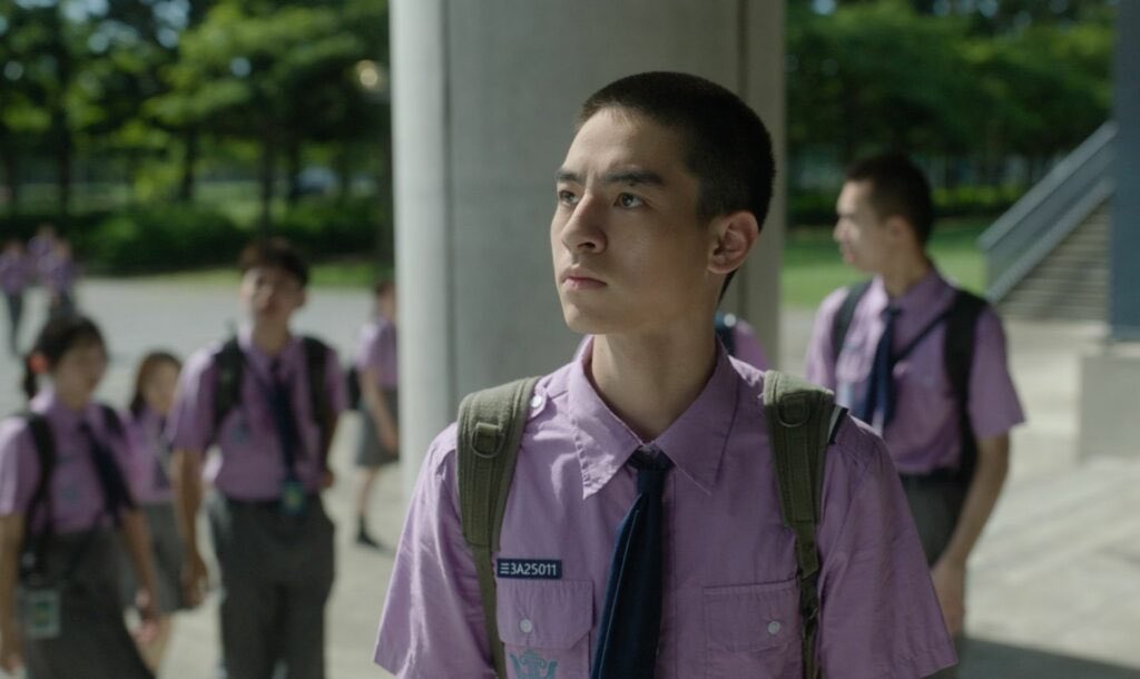 sparkfriedbeans's tweet photo. 서치하게 알게된건 감독이 류징배우 단점이 너무 잘생겨서 촬영 전에 머리 짧게 깎으라고 했다고..
나는 오히려 <화등초상>의 쯔웨이가 더 익숙해서 머리 자른 모습 보고는 바로 류징인거 알았지만 셋팅된 사진 보고 매칭이 안되어 한참 찾아봄 https://t.co/TjEfnjWekc