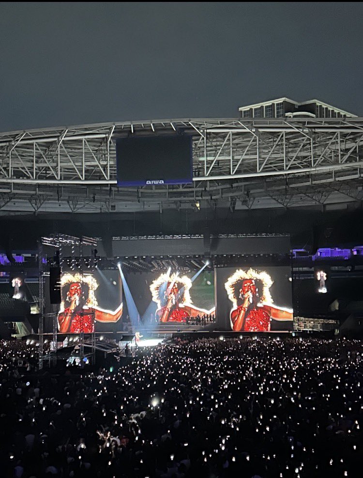 uaiyanfelipe's tweet photo. UMA ARTISTA BRASILEIRA
PRETA E TRAVESTI
COLOCOU 48 MIL PESSOAS 
EM UM ESTÁDIO
Liniker você é LENDÁRIA 🏳️‍⚧️🏳️‍⚧️🏳️‍⚧️ https://t.co/PDt1TKX8Jz
