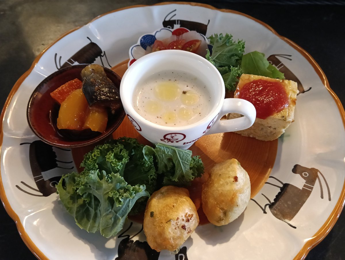 peace034game's tweet photo. ピザを食べに来てます。
前菜盛り合わせから

ŧ‹”ŧ‹”( ‘ч’ )ŧ‹”ŧ‹”
 #グルメ
 #料理
 #ピザ https://t.co/u3mRNaJMbv