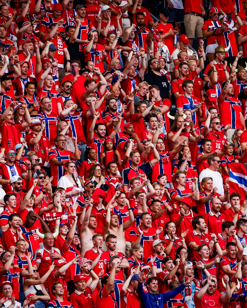 MOnumber10's tweet photo. นอร์เวย์ 🇳🇴 สิ้นสุดเส้นทาง #ฟุตบอลโลก2026 ไว้ที่รอบ 8 ทีมสุดท้าย การกลับฟุตบอลโลกในรอบ 28 ปีพวกเขาทำได้ดีมากฝากเรื่องราวความน่าจะประทับใจไว้มากมายทั้งฟอร์มในสนามที่ร้อนแรงเอาชนะทีมต่าง ๆ ได้ด้วยความสามัคคีมีทีมเวิร์ก นอกสนามที่ดังไปทั่วโลกอย่างกองเชียร์ทัพเรือไวกิ้ง ทีมชาตินอร์เวย์ชุดนี้ได้สร้างเทพนิยายไวกิ้งของพวกเองแล้ว