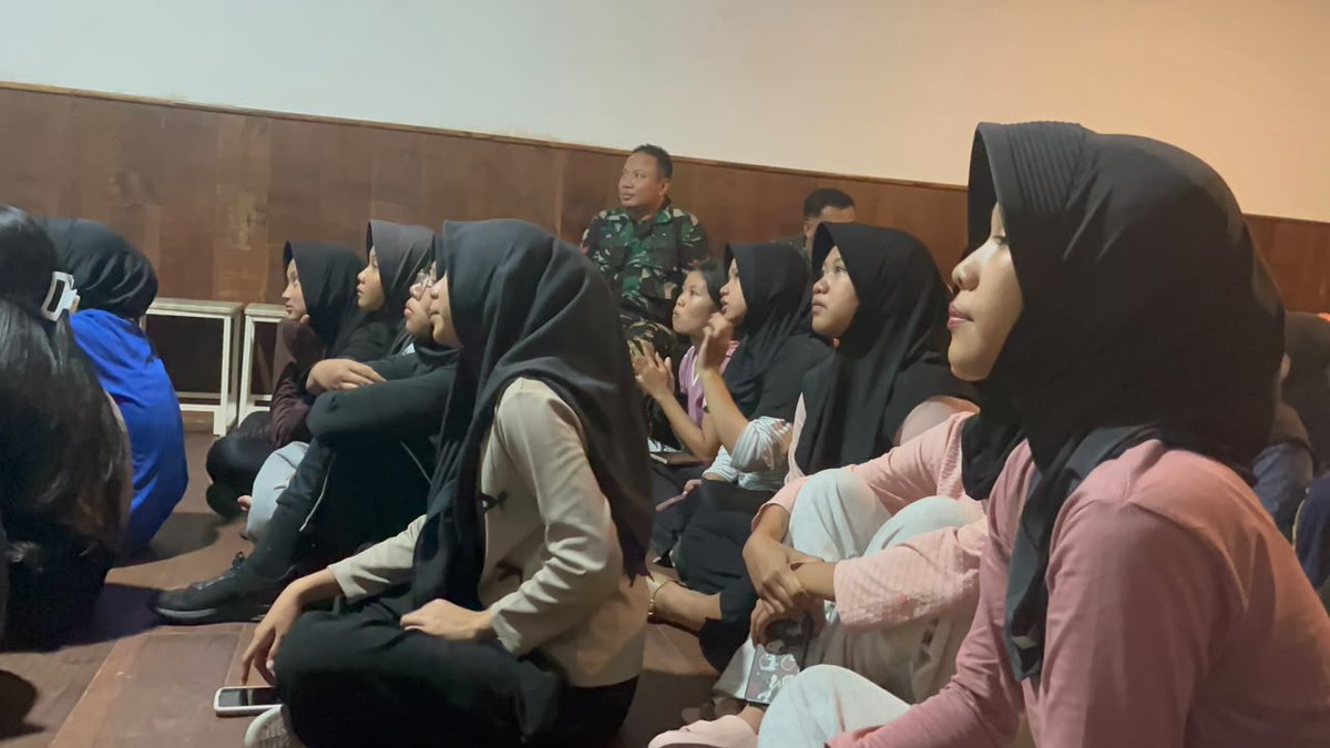 SiLoreng3's tweet photo. Kodim 0735/Surakarta kembali menggelar nonton bersama warga masyarakat bertempat di Ruang Rekreasi Kodim 0735/Surakarta, Jln. A Yani No.349, Kelurahan Kerten, Kecamatan Laweyan, Minggu (12/07/2026). https://t.co/NiyvrNdIMD