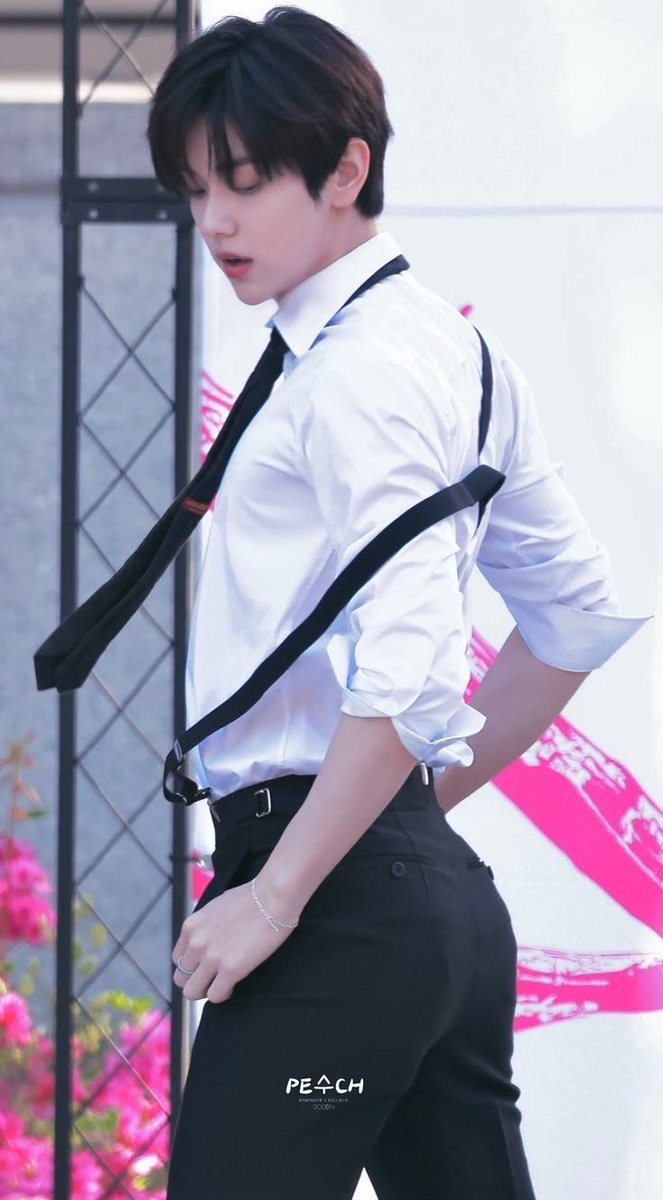 cbg31874's tweet photo. imagining sbn working as a assistant and seducting his own boss everyday to get d1ck3d for free https://t.co/R8chxJL7v3