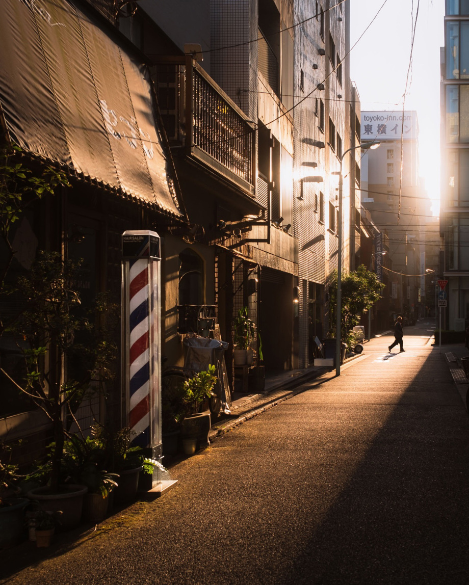 JosefMatich's tweet photo. Street corner light and shadow  A quiet moment in the busy city. https://t.co/MRmdJ1u8ny