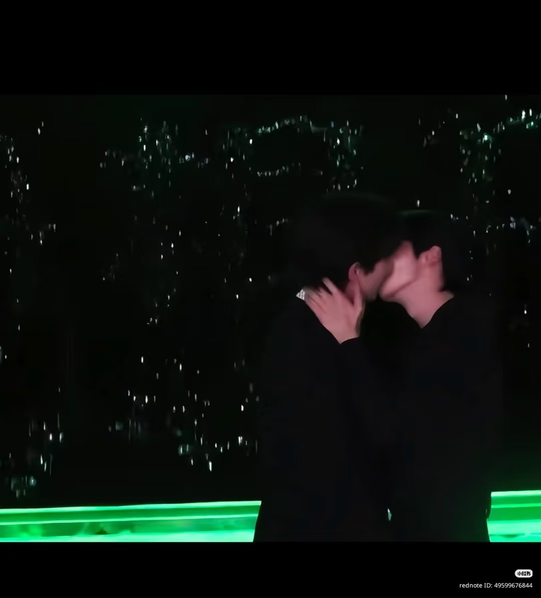 sanjinmingzhu's tweet photo. The way those two are looking at each other... are they about to kiss?
🐯 Kiss? 
🦊 Don't (shake his head)
But at the end they did it, n it was huayong who initiated the kiss 🫣🤭

#XingQiu #HuaSheng #HuangXing #QiuDingjie 
REVISITING JIANGHU CITY
#ABODesire1stAnniversary https://t.co/Ul1bw2Y9Sj