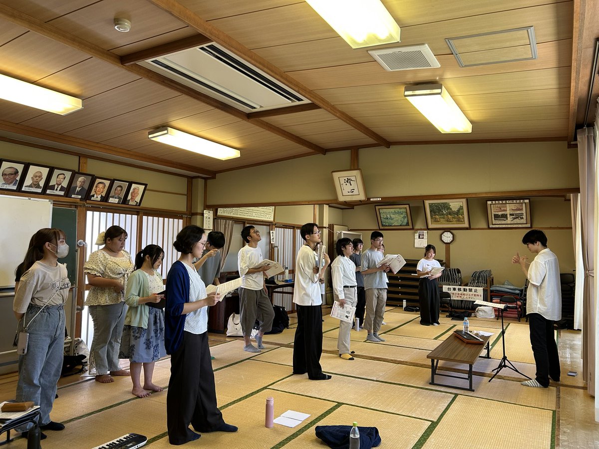 Chorocanfora's tweet photo. 本日はいよいよコンクール本番です！

前日の昨日は日新公民館、今日は鍋島公民館で練習しました🎶

会場でコーロ・カンフォーラの演奏を聞いていただけると嬉しいです🙌 https://t.co/Ozw7O5rbLc