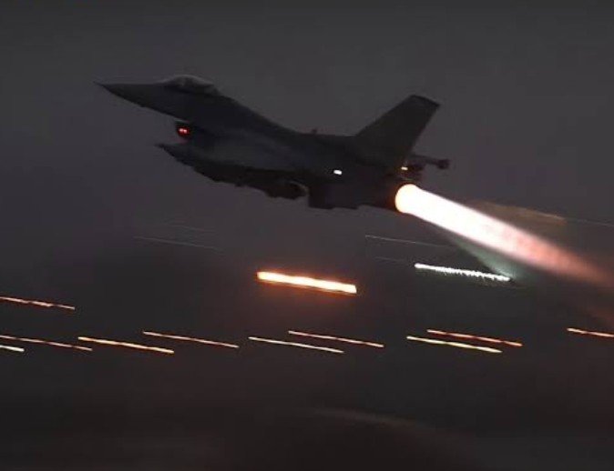 MillitaryStan's tweet photo. 🚨 Breaking: 

🇺🇸🇮🇷 The U.S. has launched a third round of strikes against Iran.
 
Do you support this action?

🔘 Yes 
🔘 No https://t.co/JkI4NoORfP