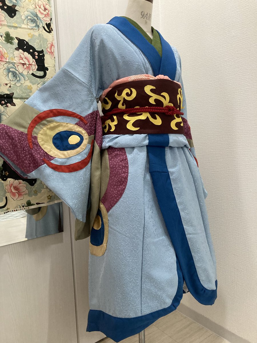 sharon04wtd's tweet photo. #モノノ怪_FA
#モノノ怪芸術祭2_立体作品部門
メインの着物はそれぞれ着物生地をつぎはぎして製作しました。
アニメ放送当時からずっと好きな薬売りさんなので映画に離の剣として現れた時は号泣でした。
思い出深い衣装作成大変だったけど楽しかったです！ https://t.co/4Qk7Mgxoyl