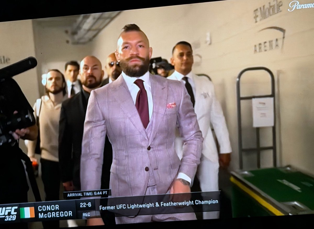 PatMcAfeeShow's tweet photo. I feel so out of the loop.. 

I don’t know anything other than what I’ve learned from Ariel’s interview over the last week about Connor living in the gym again and being sober and doing the abstinence..

Feels like a long layoff.. fight folks, can Conor McGregor beat Holloway tonight?