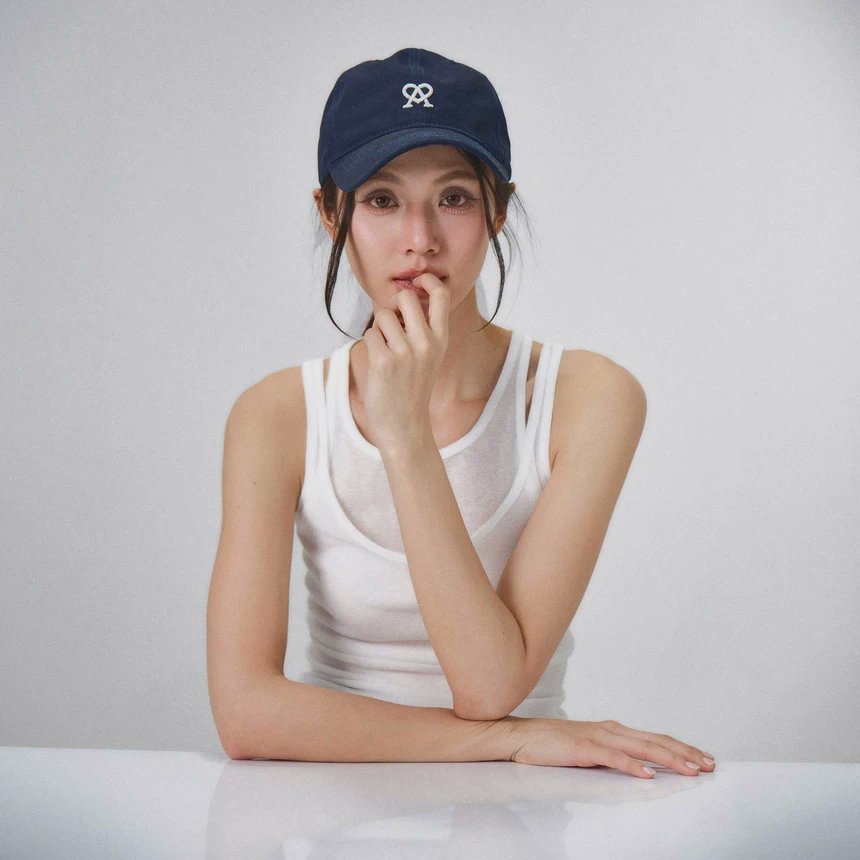 kiki89lmsy's tweet photo. Adore Caps preorder available 
on Line app

(Pre-order 7-14 days) Adore | HT-2606A | Logo Embroidered Capร้านแนะนำ
฿1,290

#LMSY #ลูกหมีซอนญ่า
#LMlookmhee #ลูกหมีปัญญาพัชร https://t.co/8ViOFWfieC
