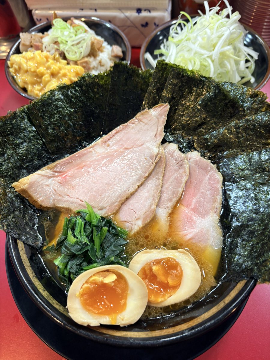 taka98113640's tweet photo. 🐯とらきち家 光🐯 @東白楽

チャーシュー麺🍜🥩
課金👉 新海苔 白髪ネギ 賄い飯🍚🈂️🐣

SUNDAYは🐯✨ｶﾞｵｰ🔥で決まり👍🏼
今日もアラーム⏰無しでお目覚めｶﾞｵ～🔥
ウル🐯濃厚スープ🥣でぶっ飛びー🕊️
新海苔⬛️で悪ノリ🕺🍚巻き✖︎2✨✨
🐯𝑳‌𝑶‌𝑽‌𝑬が止まらない🫶
光大将の🐯🍜好きやけん🐯💓 https://t.co/oCuuSokNgW