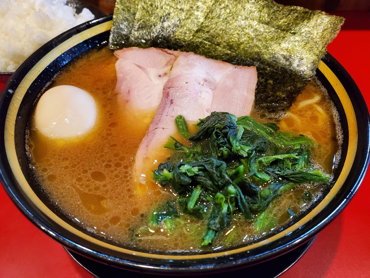 burnOrc09's tweet photo. [稲葉家] 特製ラーメン中盛り+ライス(大)

今日は初めて特製ラーメン！なのでライスは当然(大)で！
肉厚の燻製チャーシューと味玉と海苔でライスをガツガツ喰らう幸せ💖
ごちそうさまでした(o´▽｀o)
#稲葉家 https://t.co/k0IdQCNXAC