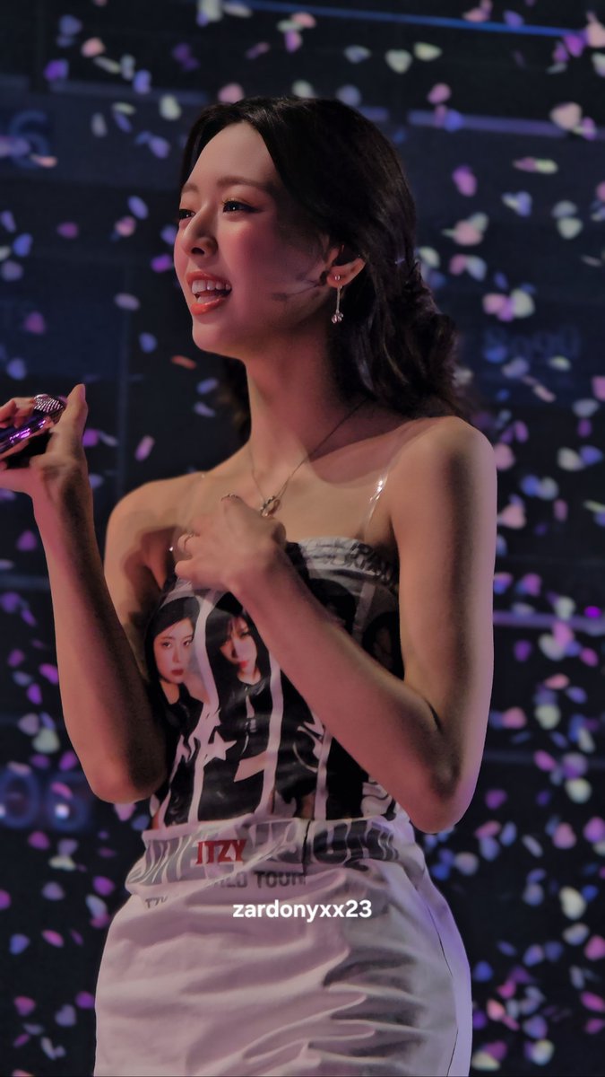 Zardonyxx23's tweet photo. 071126 [TNVSMNL]

YUNA ENCORE

#ITZY_TUNNELVISION_MANILA 
#ITZY_TUNNELVISION #ITZY_TNVS 
#ITZYinManila  #YUNA https://t.co/Eg0HRwFgm0