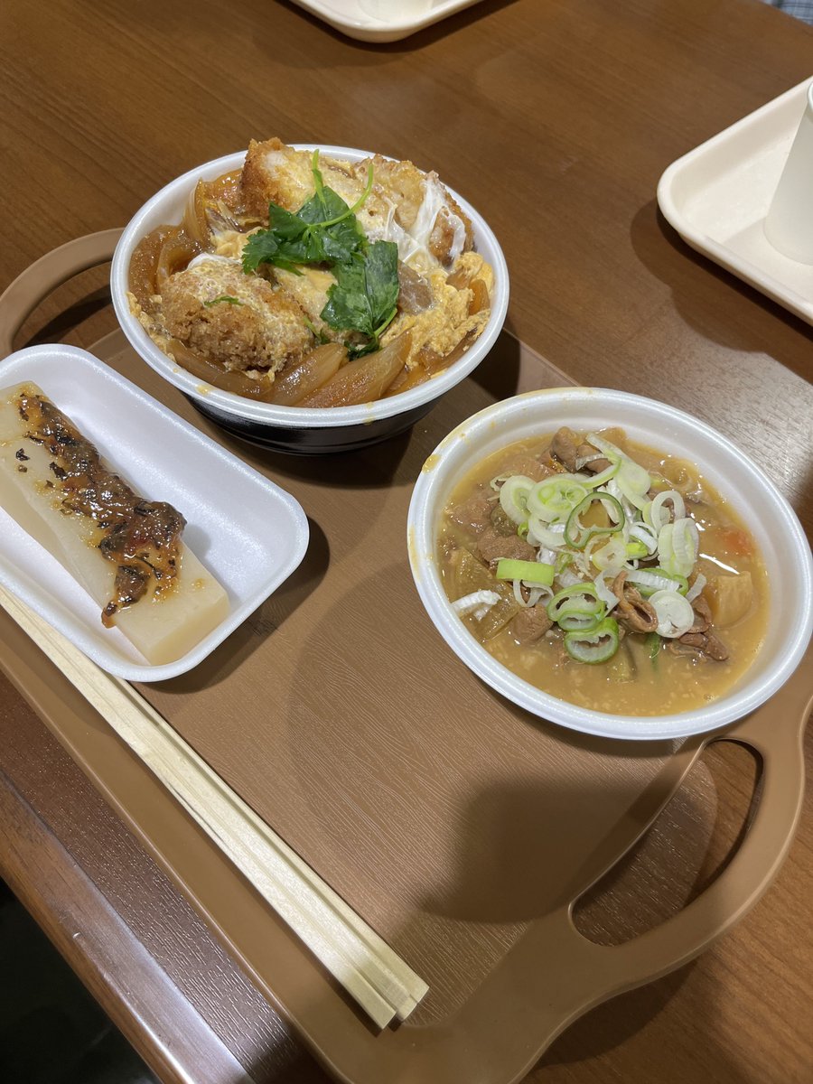 K_Victor_more's tweet photo. ウィクフォードの願掛けでカツ丼 https://t.co/s3Av3VHIWJ