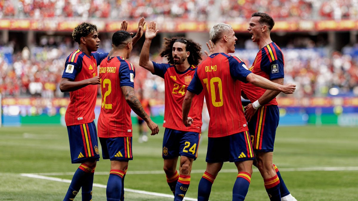 ActuFoot_'s tweet photo. FRANCE. 🇫🇷

ARGENTINE. 🇦🇷

ESPAGNE. 🇪🇸

ANGLETERRE. 🏴󠁧󠁢󠁥󠁮󠁧󠁿

LE TOP 4 DU CLASSEMENT FIFA.

L'ÉLIXIR DU FOOTBALL, LE CARRÉ ROYAL EST BIEN LÀ...

LES 4 FAVORIS VONT S'AFFRONTER EN DEMI-FINALES DE LA COUPE DU MONDE ! ✨🤩

C’est l’heure de régler ses comptes. 🍿 https://t.co/BkEn6NMHPS