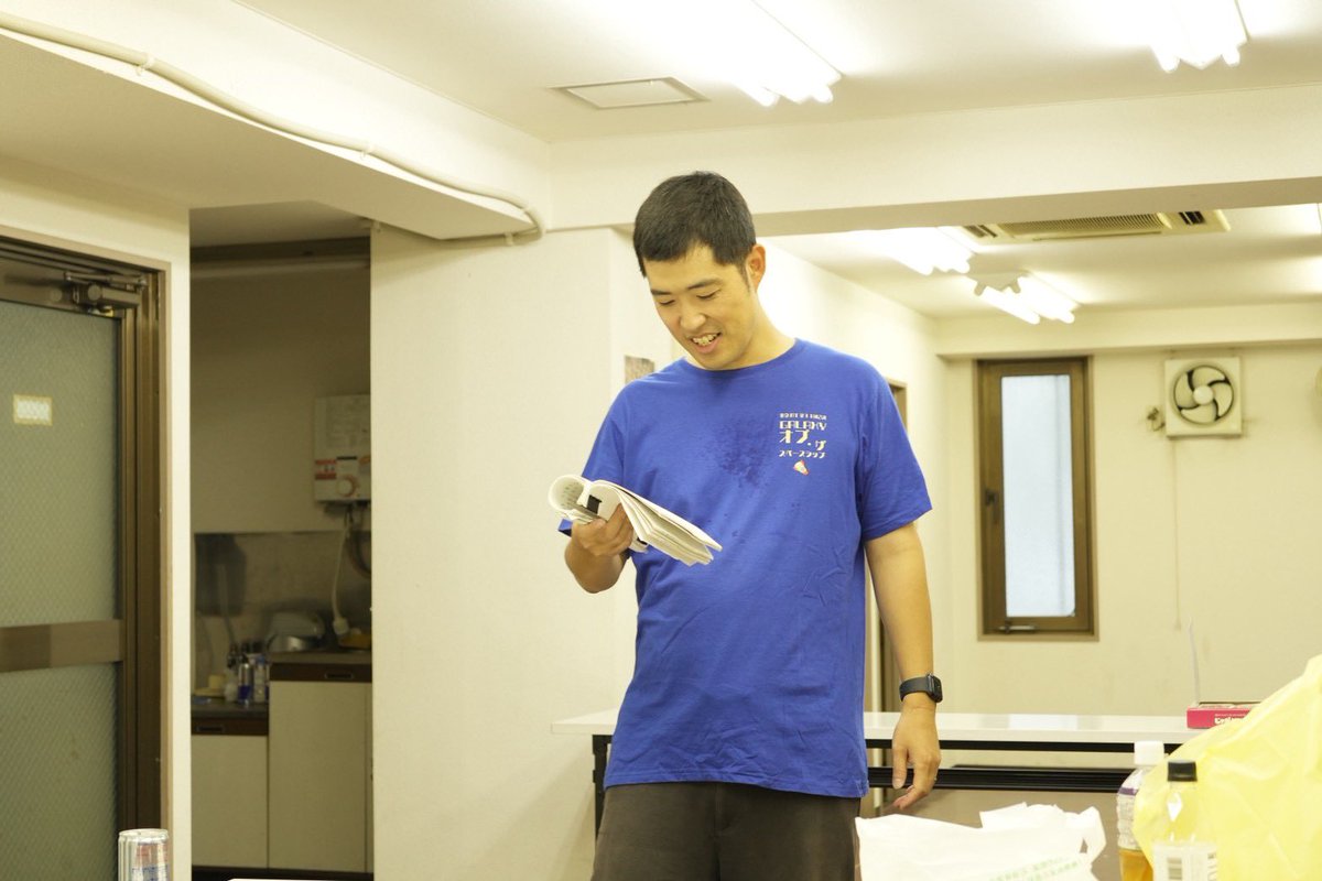 e_miiil__'s tweet photo. そんな演出家は出演もするんですけど、あまりにも人間ではなく(褒め言葉)、ゲラな私はついに面白すぎて引っぱたいてしまいました。無礼な小娘でごめんなさい。でも人間じゃなさすぎて面白いです。

人間じゃない東京MTの主宰。そんな人が書くこの作品。笑いに来てね。

#AFTERALL https://t.co/vuwzt4ht9q