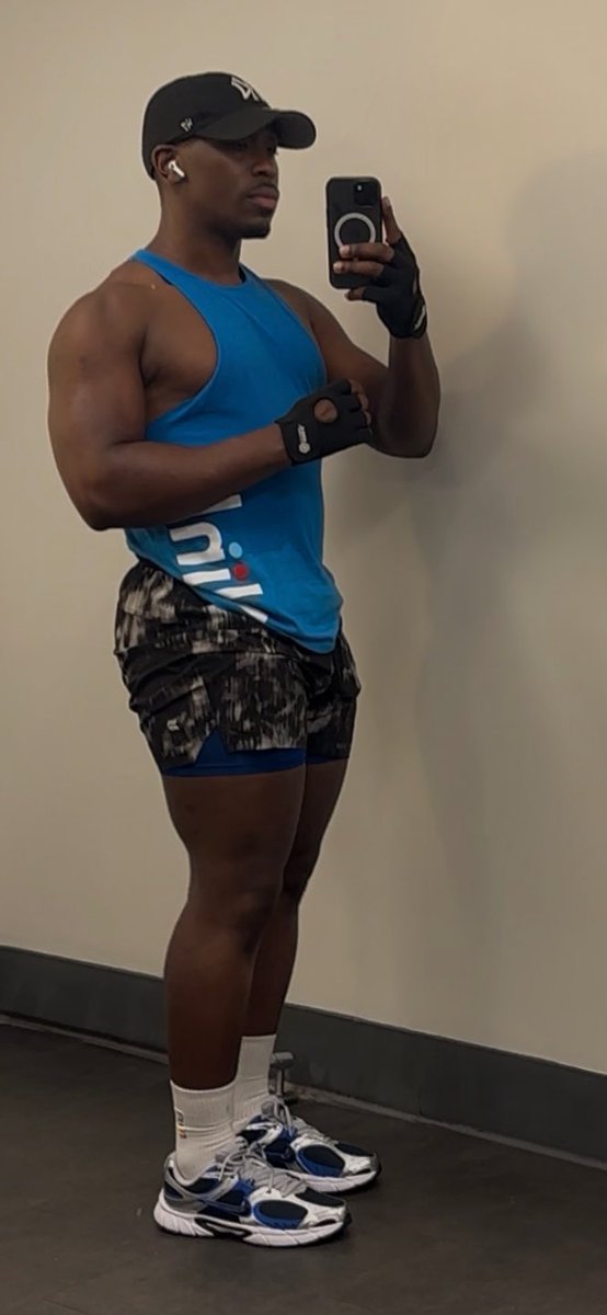 ArjaysReign's tweet photo. First leg day of year https://t.co/DTh5YvwyeE
