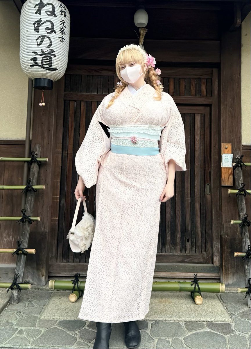 9876_oonn's tweet photo. 「日本の民族衣装をもう着るな」って言われたので、自分の国のを着てみた🇯🇵🇺🇸 https://t.co/jUA873QCwV