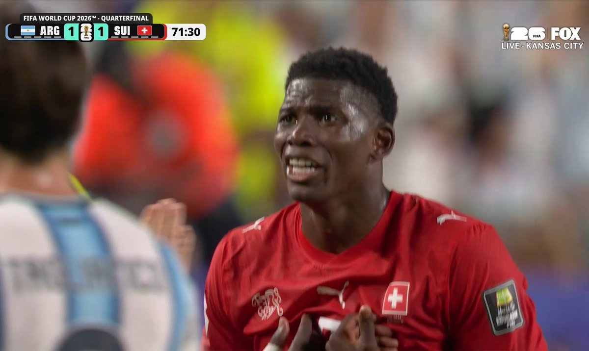 NoodleHairCR7's tweet photo. SWITZERLAND HAVE BEEN ROBBED ON LIVE TV WITH BILLIONS WATCHING https://t.co/F3XZGhGsXH