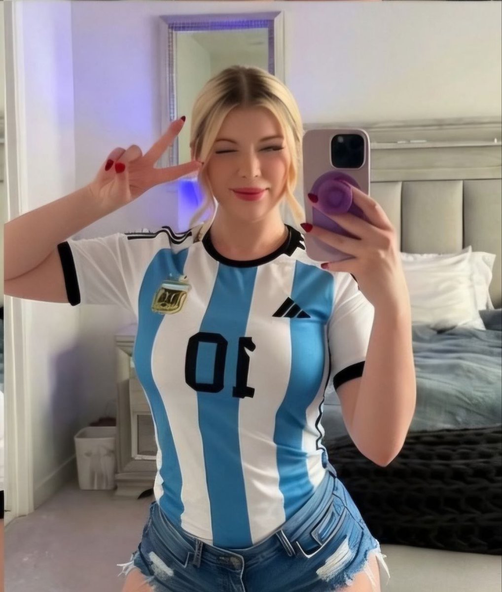 beccaxmufc's tweet photo. We have a game now #argsui https://t.co/bqzYF7o0W8