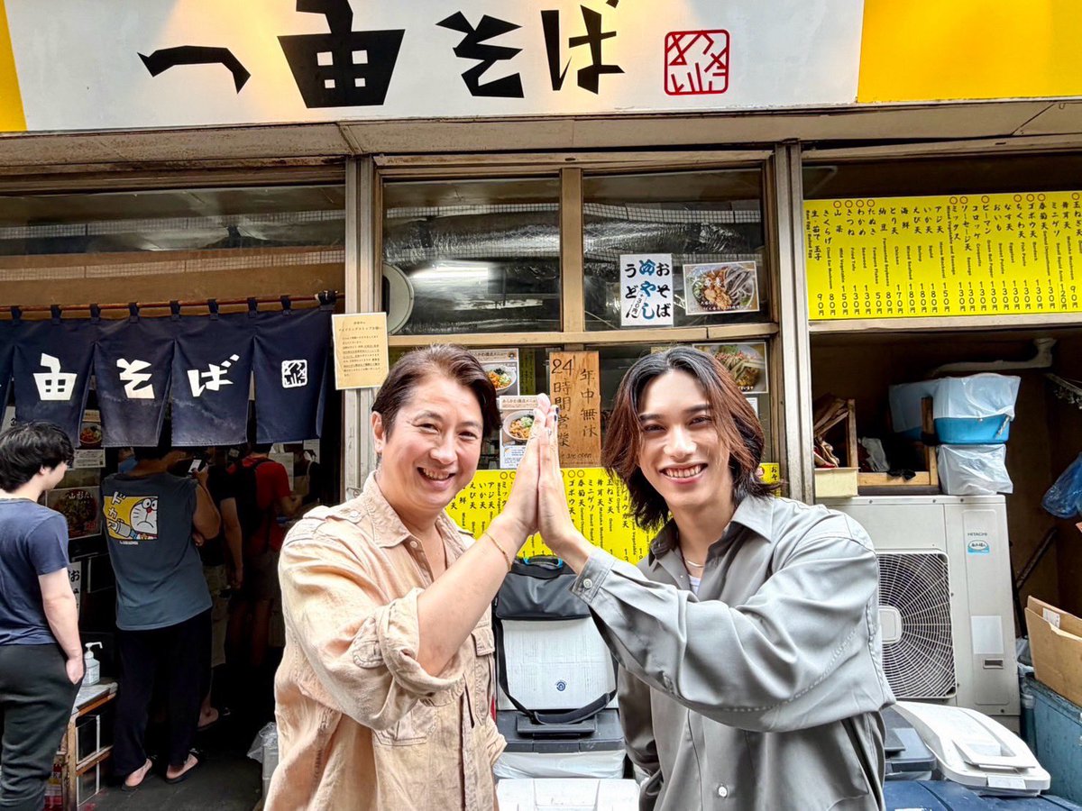 8rs23o's tweet photo. ただお店の中フラッと歩いてる後ろ姿がかっこよくて😭何もしてない時に1番ときめいてしまうよ理人くん😭ぐえー https://t.co/KBiZhyJPkS