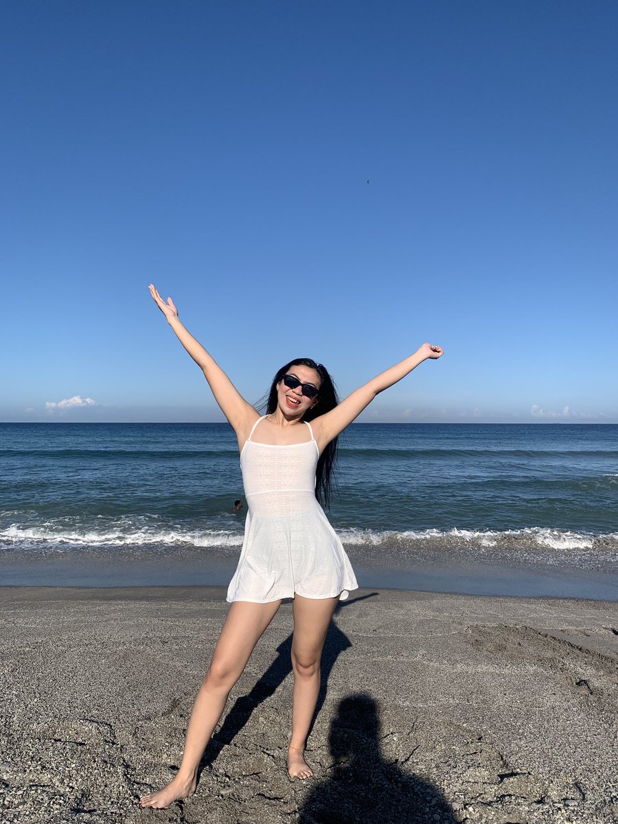yetiiixx's tweet photo. Fun times at beach 🏖️ https://t.co/mOfEyC1xIy