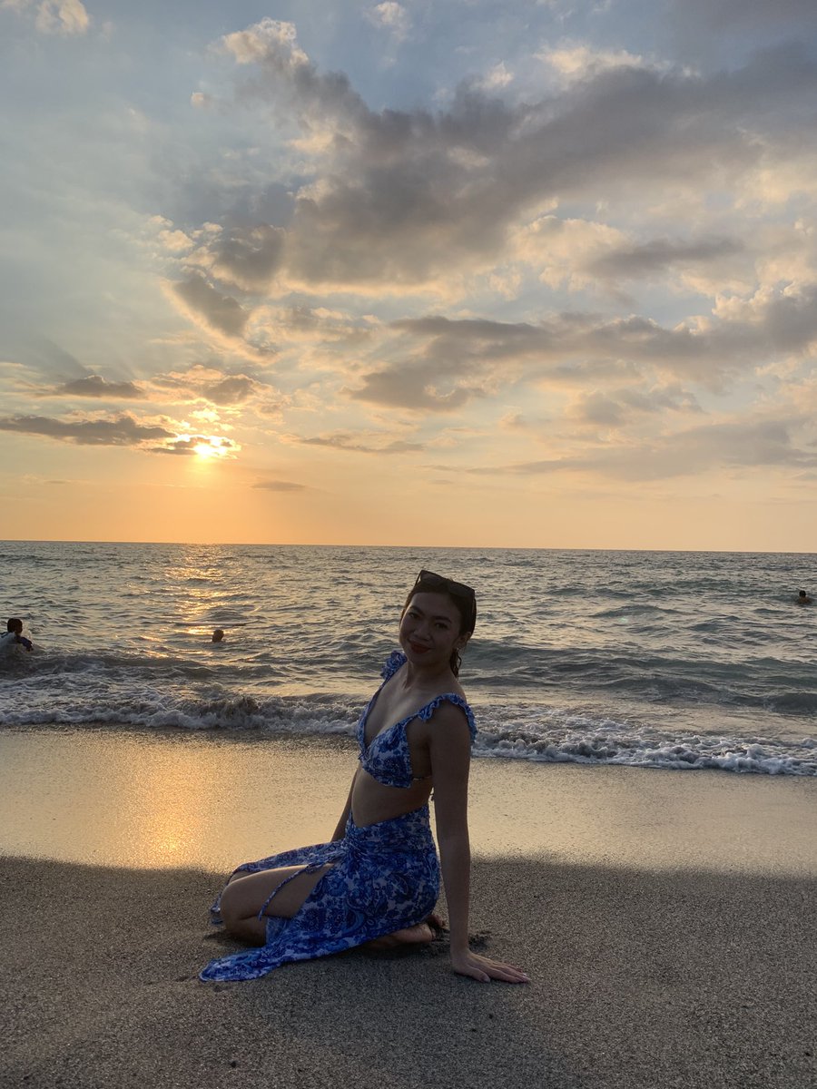 yetiiixx's tweet photo. Fun times at beach 🏖️ https://t.co/mOfEyC1xIy