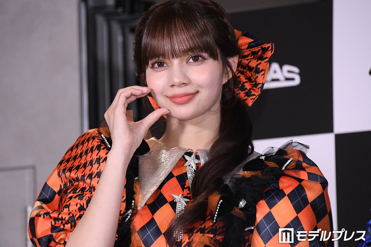 modelpress's tweet photo. CANDY TUNE南なつ
BLACKPINKリサに間違われる
https://t.co/f0QSoMqY3t

南は「コンビニでフォー温めてたら、すみません…って声かけられて顔覗きこまれてからLISAですか？って聞かれた」とBLACKPINKのリサに間違えられたことを明かし、「確かに似てる」「2人とも目が大きい」と反響が寄せられた。 https://t.co/VaHiMUTZka