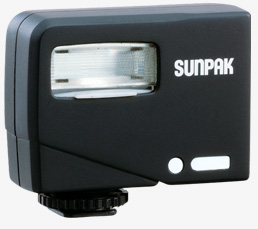 SunpakJapan's tweet photo. #PF20XD
カメラを選ばず、気軽に使える、コンパクトなオートストロボ。
ストロボのセンサーが光量を自動調節。他のストロボ発光に同調して光る方式を採用しているので、カメラに取り付けても離しても使えます。
#sunpak #サンパック #ストロボ #フラッシュ #写真撮影 https://t.co/NPSrzwwO2i https://t.co/4JODlUSkvl