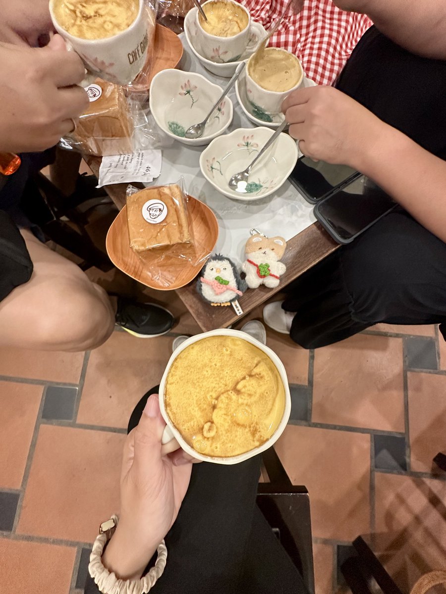 karie_202's tweet photo. 260705 | #CoffeeTablewithChen 🤍
☕️ Original Egg Coffee
📍 Cafe Giang, Hanoi 🇻🇳 https://t.co/8rvQYB6atx