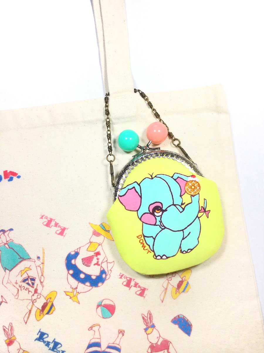 BonBon_Kyoto's tweet photo. #HMJ 2日目♪
がま口達はシンプルなバッグにつけてもワンポイントになりますしBonBonのカラフルなトートにつけてもよりセット感がでて可愛くなりますよ♡
忙しい日常の中で、手にしたときにフッと心がときめくような
あなただけのお気に入りを見つけにきてくださいね。

 J-100でお待ちしております！ https://t.co/jr5I3Nu430