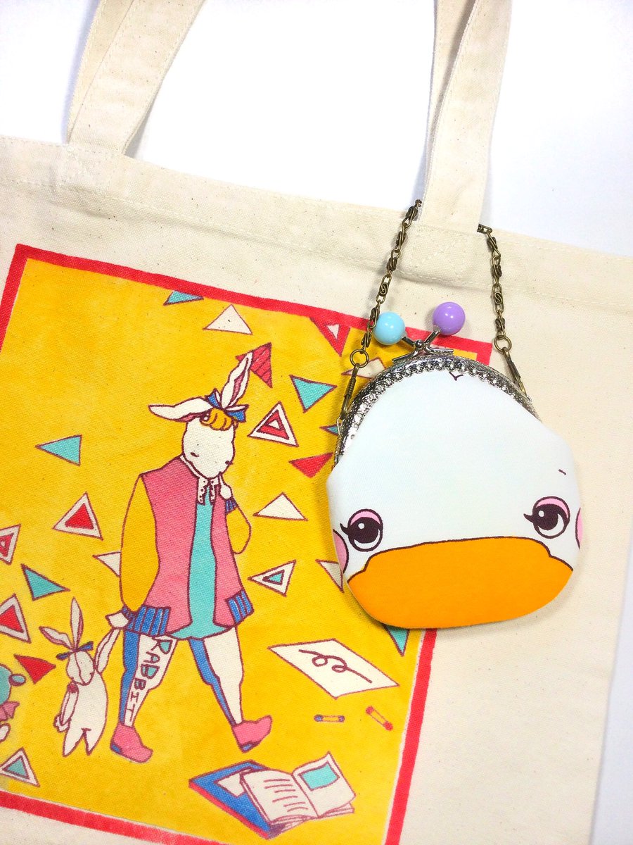 BonBon_Kyoto's tweet photo. #HMJ 2日目♪
がま口達はシンプルなバッグにつけてもワンポイントになりますしBonBonのカラフルなトートにつけてもよりセット感がでて可愛くなりますよ♡
忙しい日常の中で、手にしたときにフッと心がときめくような
あなただけのお気に入りを見つけにきてくださいね。

 J-100でお待ちしております！ https://t.co/jr5I3Nu430