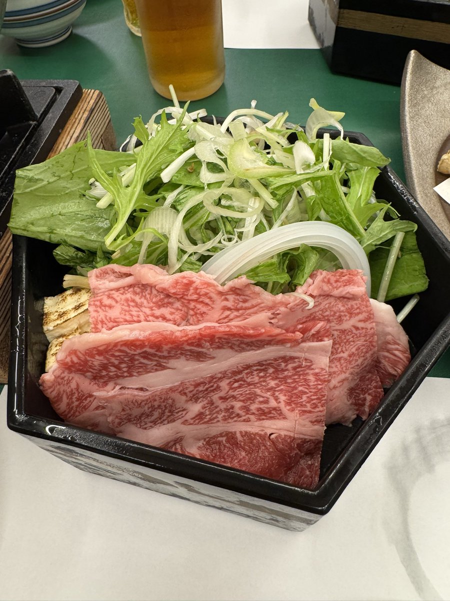 Tepp0401's tweet photo. 夜ごはんはホテルで酒、肉、野菜！！そして夜の街へ、、、🌉越後湯沢開拓中 https://t.co/MWx9aTXcsN