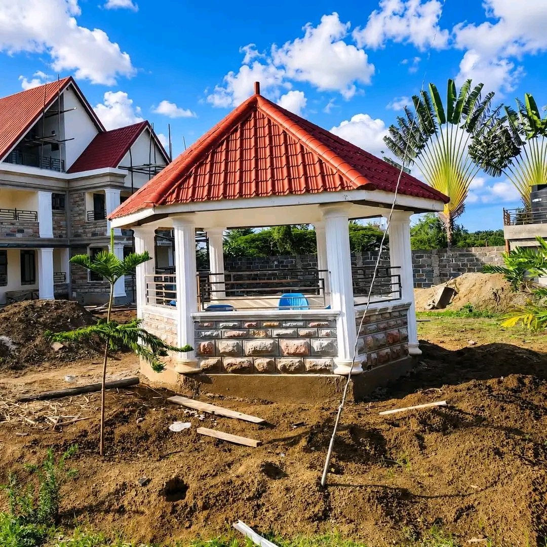 ignyharaz2's tweet photo. Morning views.
Ukiwa na gazebo in your compound ni a place to welcome guests...

Mnatulia hapa open air. Everything is done here.

Nyumba ni ya kulala https://t.co/K77cX5tTUN