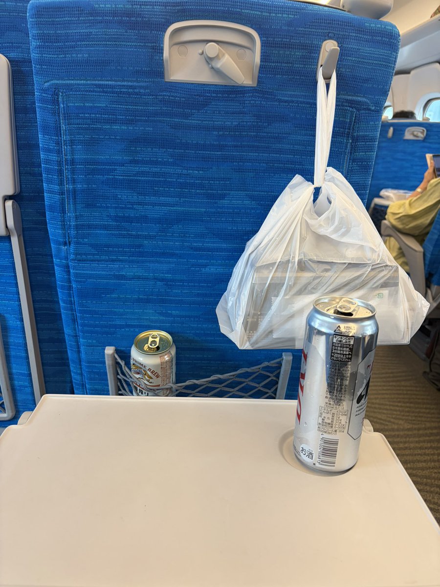 tmaria38's tweet photo. 広島に帰ります。
帰りは新幹線、妻に頼まれた駅弁買って帰ります https://t.co/E8jX51o3Sm