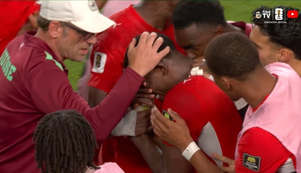 peppipets's tweet photo. Suíça acabava de empatar e jogava mil vzs melhor

Argentina completamente perdida em campo

Embolo faz uma simulação ridícula no meio do campo e lega segundo amarelo pra ser expulso

Sai de campo chorando https://t.co/mY9CfmPuNr