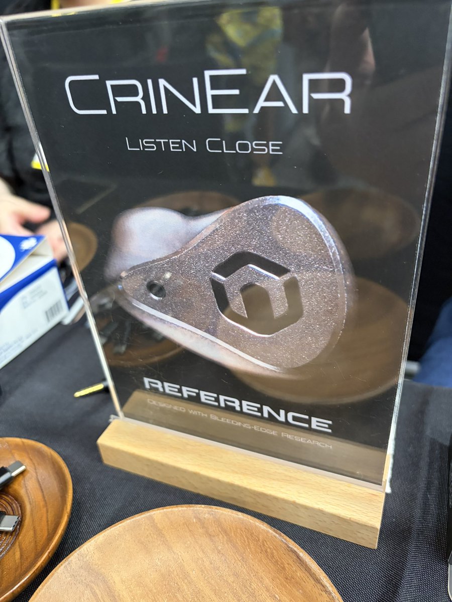 TrashGordon1129's tweet photo. CrinEarのREFERENCE

これも良かった。
こっちはフラットチューンなので、JPOPとか音数少ない曲を聴くと、すごく良い響きで鳴る。
中域から高域が綺麗に出てくる中でボーカルが前に出て良い感じでした。

バランスの良さから結構人気のようで、本体撮り損ねた。

多分買う。

#Crinear 
#ポタフェス https://t.co/olGeDRjfGy