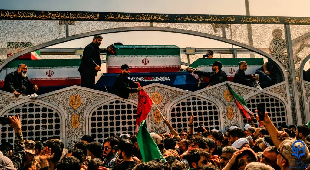 Paroshat1384's tweet photo. دل هایی که در جغرافیای زمین از هم دور بودند ، در آرمان هایشان کنارهم ایستادند.
وحدت آنگاه معنا می یابد که مرزها مانع همدلی نباشند و راز ماندگاری این صحنه ها، حماسه ی وحدت ازادگان جهان بود...
#باید_برخاست 
#کشور_دوست https://t.co/Yivffub0j5