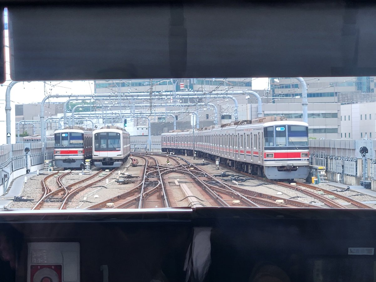 7728_darkbrown's tweet photo. 星川も西横も留置線は東急車しかいない https://t.co/pNOyRqw1SL