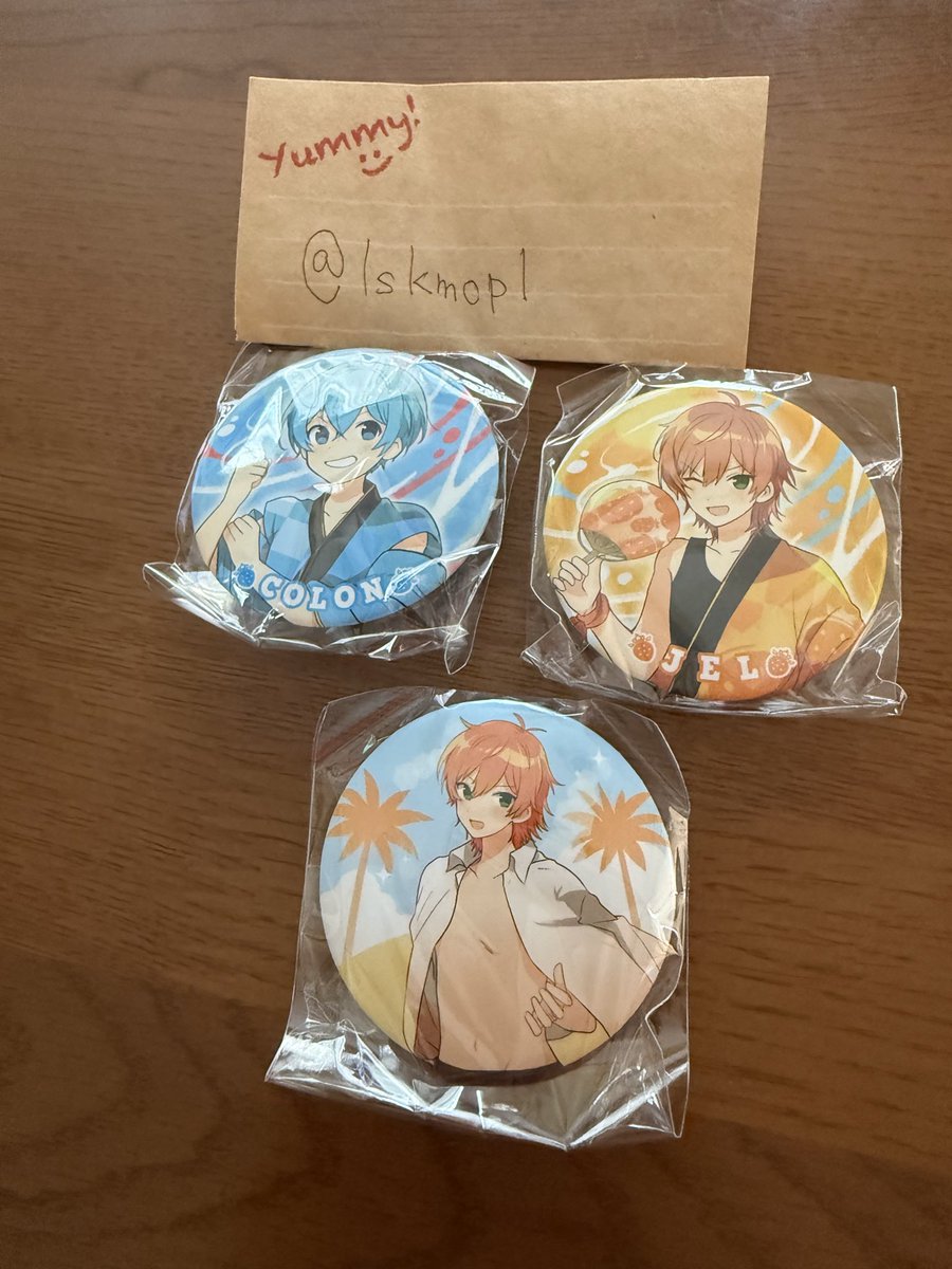 lskmopl's tweet photo. すとぷり復刻缶バッチ交換

譲　画像のもの
求　4枚目の丸がついてない❤️くんならどれでも可（同じシリーズでお願いします）
郵送のみ
 #すとぷりグッズ交換 https://t.co/Rdkfrv0nzU