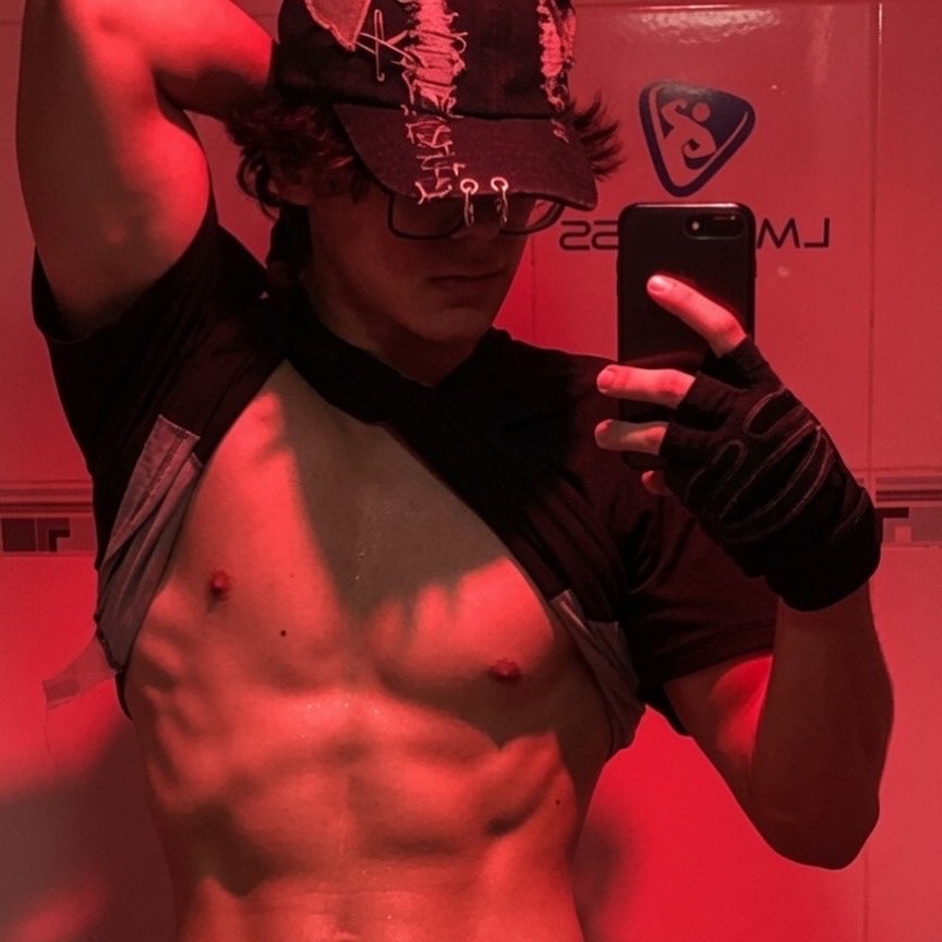 konnigham's tweet photo. ola Grrr
#chudai #muscle
#viral 
#parati #gay #bicep #abdomen #CHUDAİ https://t.co/V4A7I1Icjf
