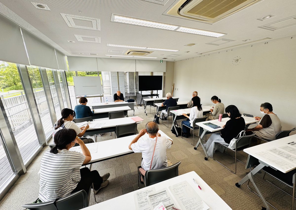 MieMu_MP's tweet photo. 今日は事務局会議を開催しました。今月から新メンバーが参加してくれました。イベント報告や通信の構成、8月のフェスタに向けて話し合いが行��れました。今後もたくさんのイベントを開催予定です。ぜひ公式ホームページをチェックして見てください。
https://t.co/OlZqwGpH4T https://t.co/SsboEdI52k